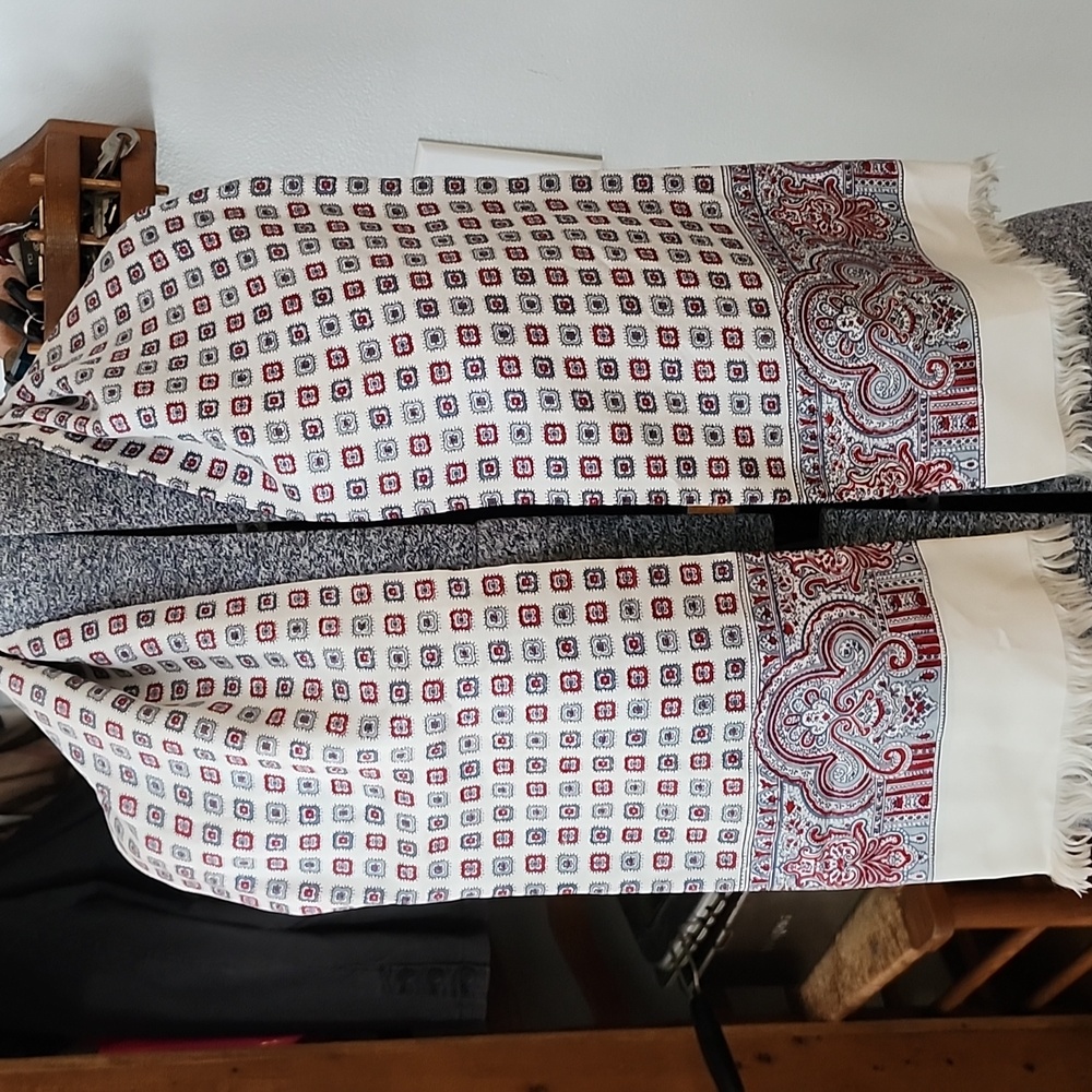 Cisco Inc. Flint & Kent Buffalo NY Pure Silk Hand Printed in Italy Scarf